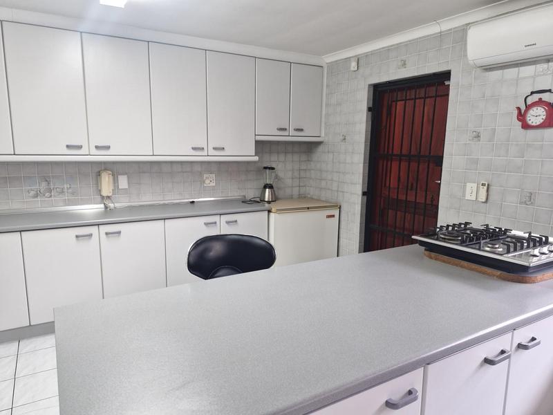 6 Bedroom Property for Sale in Cravenby Western Cape